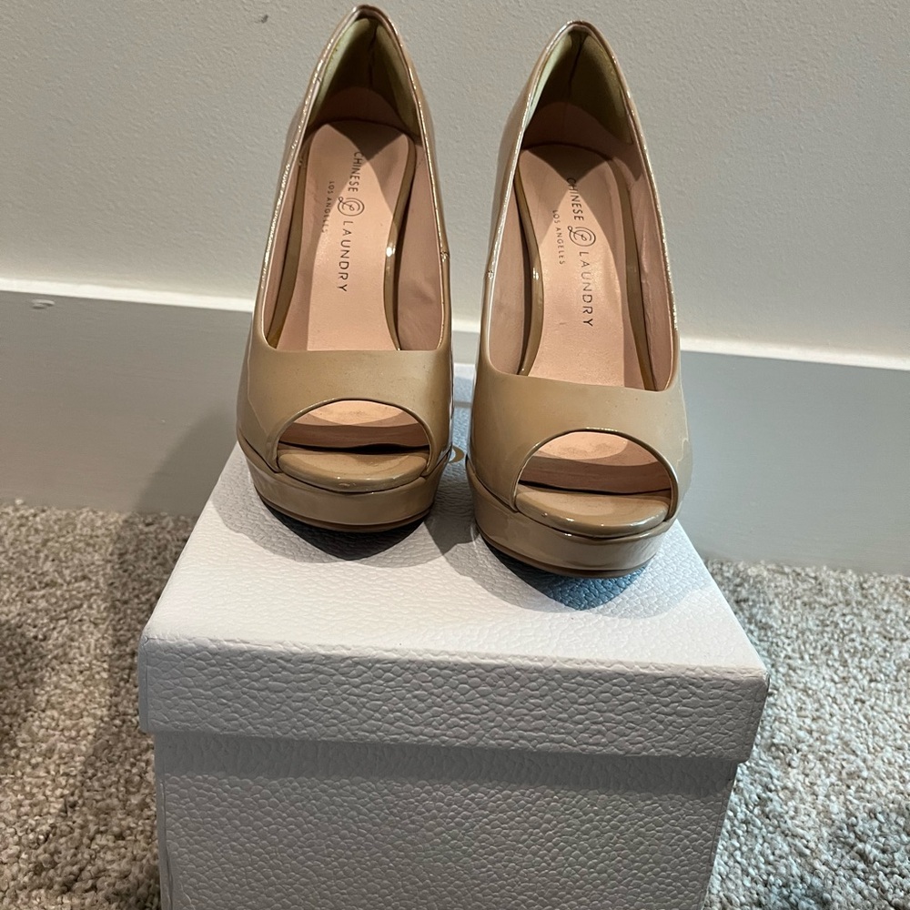Chinese Laundry Nude Patent Peep-Toe Platform Heels – Size 7.5